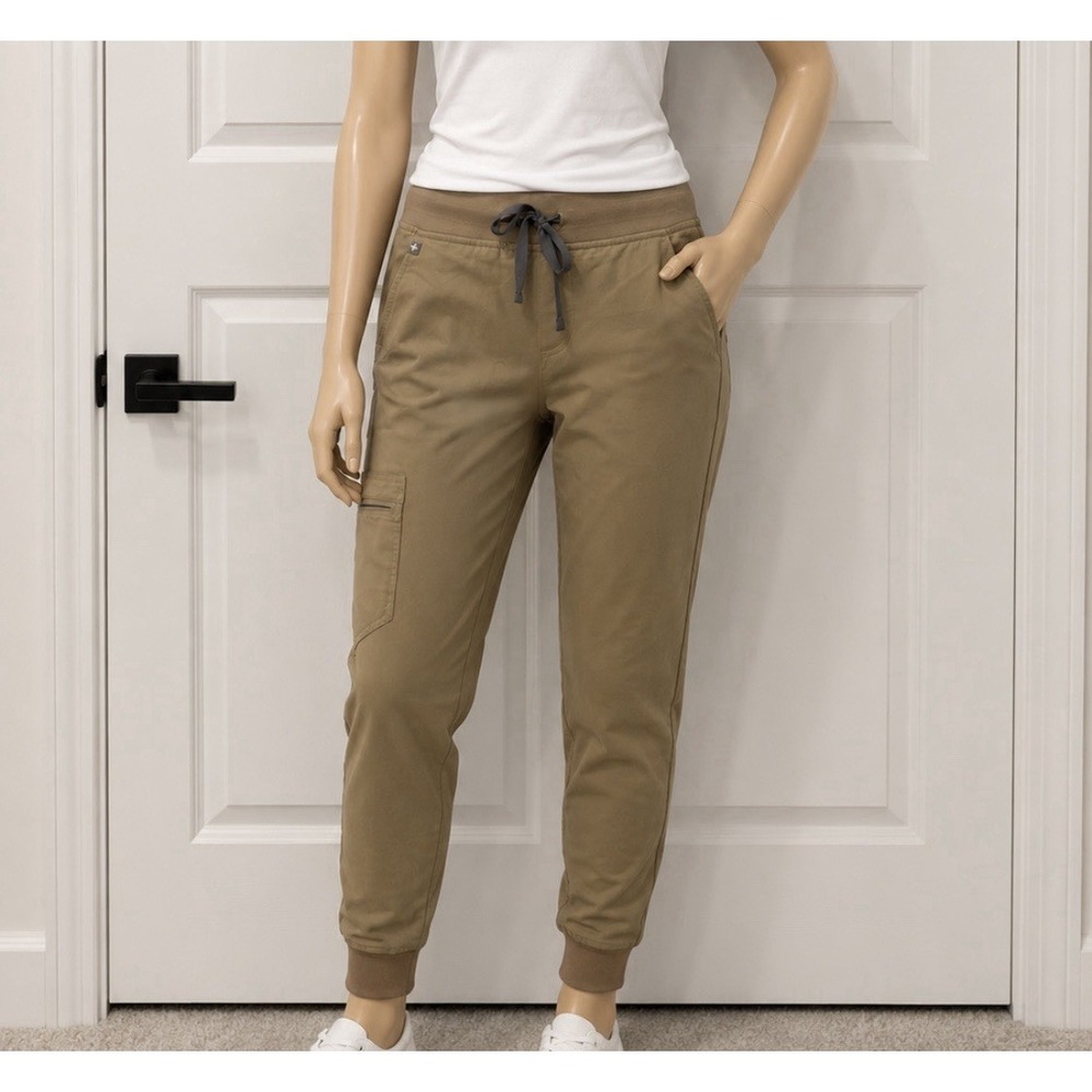 FIGS Women's NEW Zamora Jogger Scrub Pants Size Small Petite Khaki Tan Beige